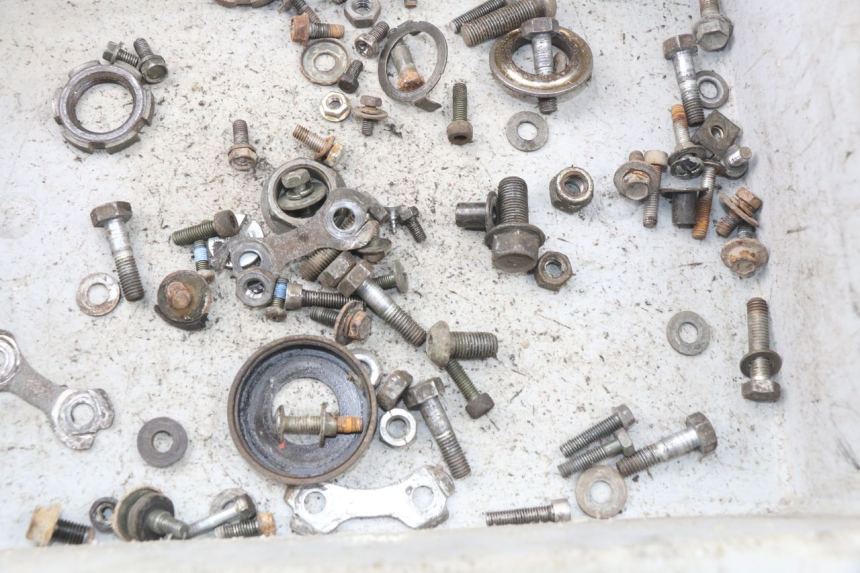 photo de ZAK SCHROEVEN EN BEVESTIGINGSMATERIAAL YAMAHA TW 125 (1998 - 2002) - Zoom op gebruiksstaat