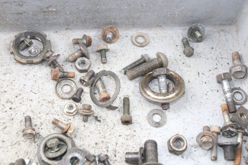 photo de ZAK SCHROEVEN EN BEVESTIGINGSMATERIAAL YAMAHA TW 125 (1998 - 2002) - Andere kijkhoek