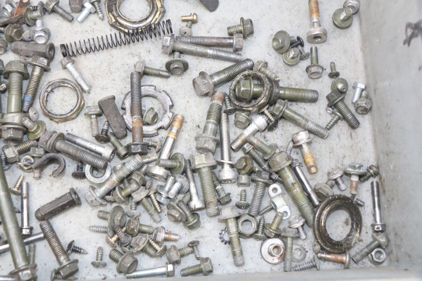 photo de ZAK SCHROEVEN EN BEVESTIGINGSMATERIAAL PEUGEOT TWEET 4T 50 (2018 - 2022) - Zoom op gebruiksstaat