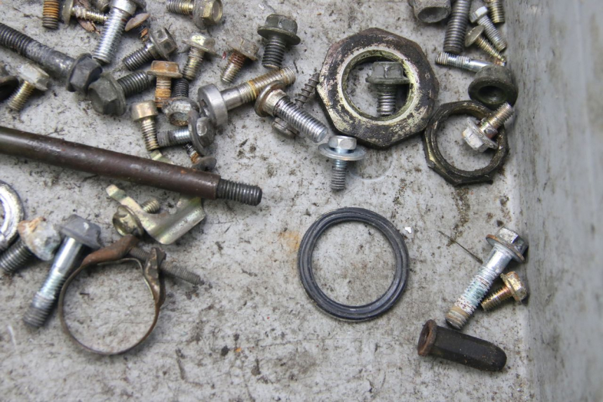 photo de ZAK SCHROEVEN EN BEVESTIGINGSMATERIAAL PEUGEOT TWEET 4T 50 (2010 - 2014) - Andere kijkhoek