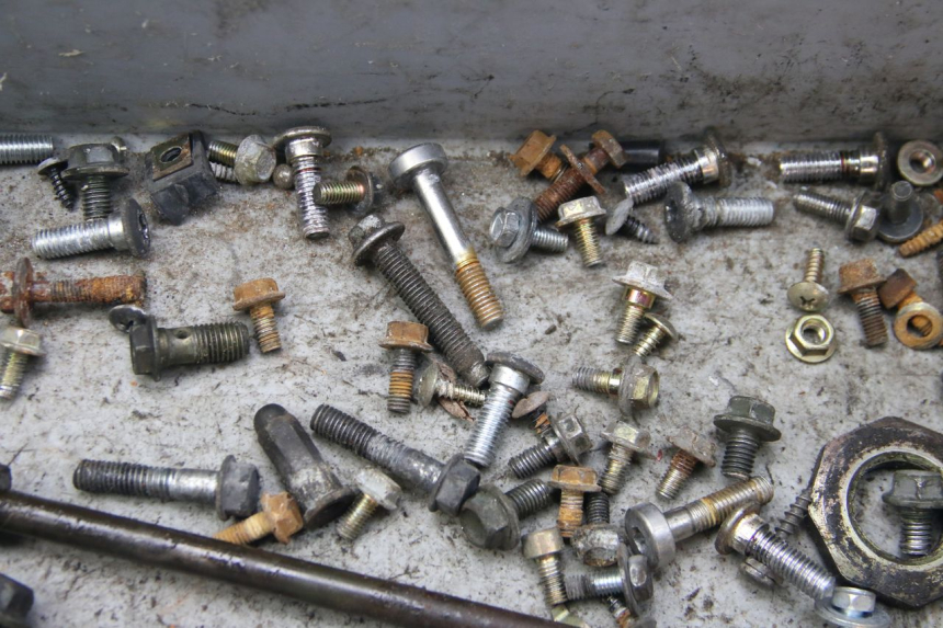 photo de ZAK SCHROEVEN EN BEVESTIGINGSMATERIAAL PEUGEOT TWEET 4T 50 (2010 - 2014) - Overzicht