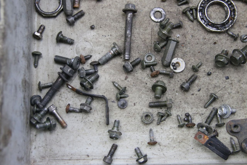 photo de ZAK SCHROEVEN EN BEVESTIGINGSMATERIAAL PEUGEOT TWEET 4T 50 (2010 - 2014) - Detail van het onderdeel