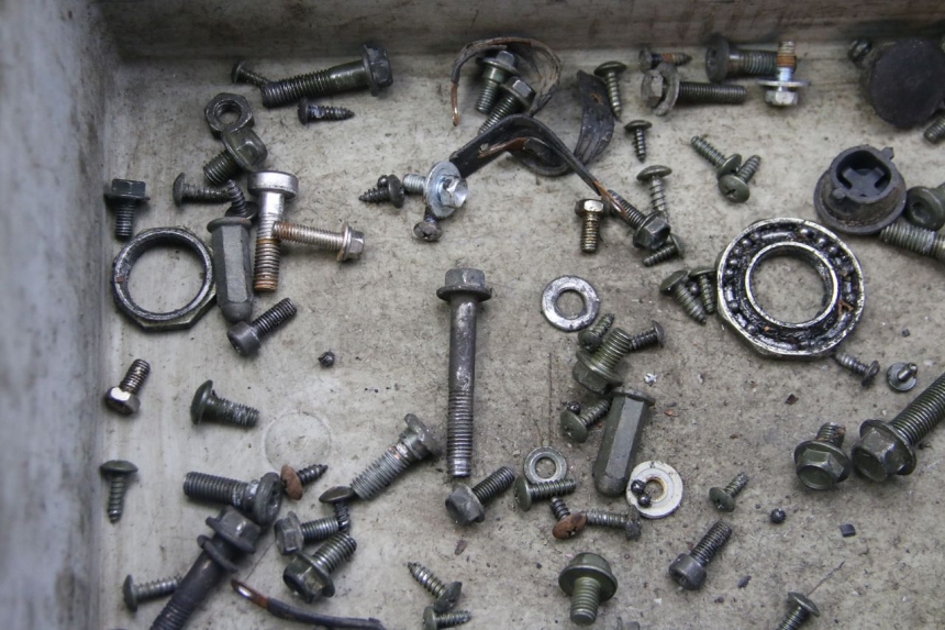 photo de ZAK SCHROEVEN EN BEVESTIGINGSMATERIAAL PEUGEOT TWEET 4T 50 (2010 - 2014) - Technische close-up