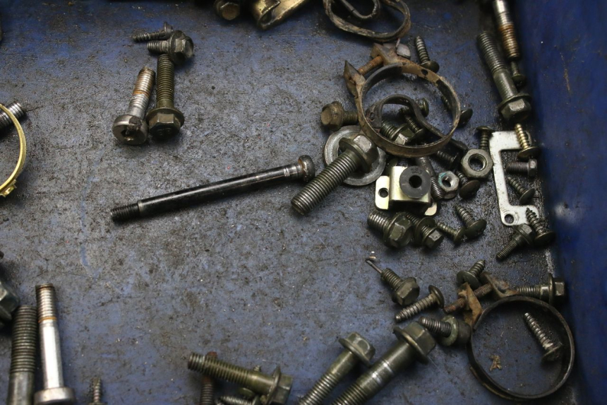 photo de ZAK SCHROEVEN EN BEVESTIGINGSMATERIAAL PEUGEOT TWEET 4T 50 (2010 - 2014) - Detail van het onderdeel