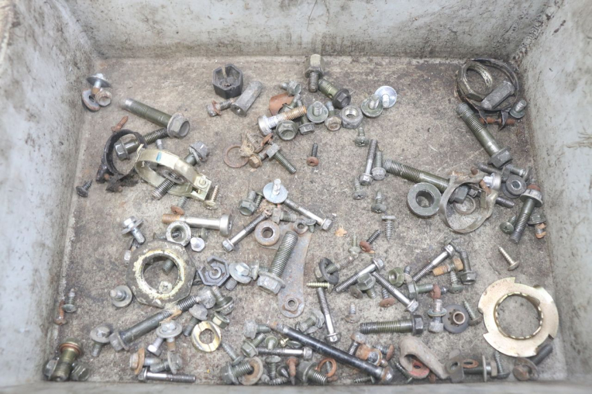 photo de ZAK SCHROEVEN EN BEVESTIGINGSMATERIAAL PEUGEOT TWEET 4T 50 (2010 - 2014) - Hoofdaanzicht