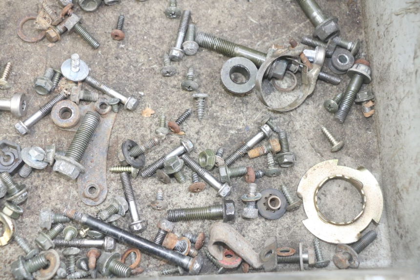 photo de ZAK SCHROEVEN EN BEVESTIGINGSMATERIAAL PEUGEOT TWEET 4T 50 (2010 - 2014) - Zoom op gebruiksstaat