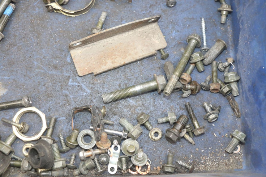 photo de ZAK SCHROEVEN EN BEVESTIGINGSMATERIAAL PEUGEOT TWEET 4T 50 (2018 - 2022) - Zoom op gebruiksstaat