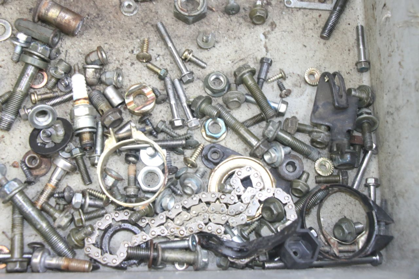 photo de ZAK SCHROEVEN EN BEVESTIGINGSMATERIAAL PEUGEOT TWEET 4T 50 (2014 - 2019) - Zoom op gebruiksstaat