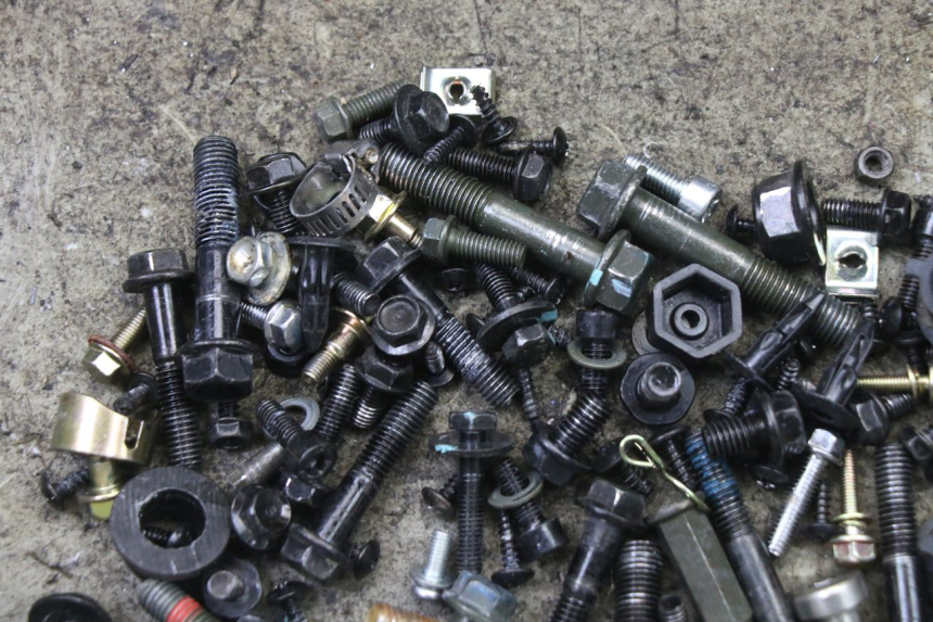 photo de ZAK SCHROEVEN EN BEVESTIGINGSMATERIAAL PEUGEOT TWEET 4T 50 (2023 - 2025) - Detail van het onderdeel