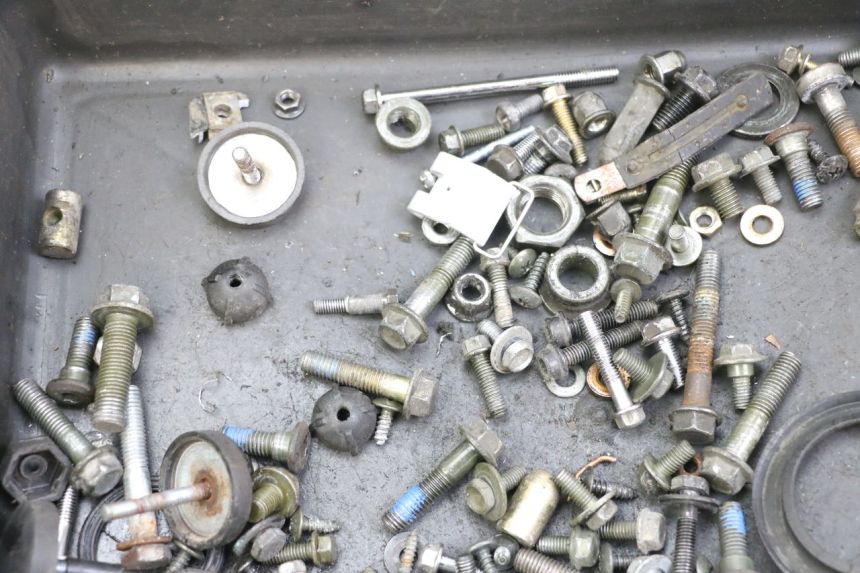 photo de ZAK SCHROEVEN EN BEVESTIGINGSMATERIAAL PEUGEOT TWEET 4T 50 (2018 - 2022) - Detail van het onderdeel