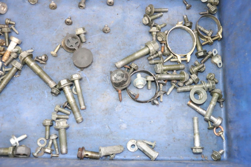 photo de ZAK SCHROEVEN EN BEVESTIGINGSMATERIAAL PEUGEOT TWEET 4T 50 (2014 - 2019) - Detail van het onderdeel