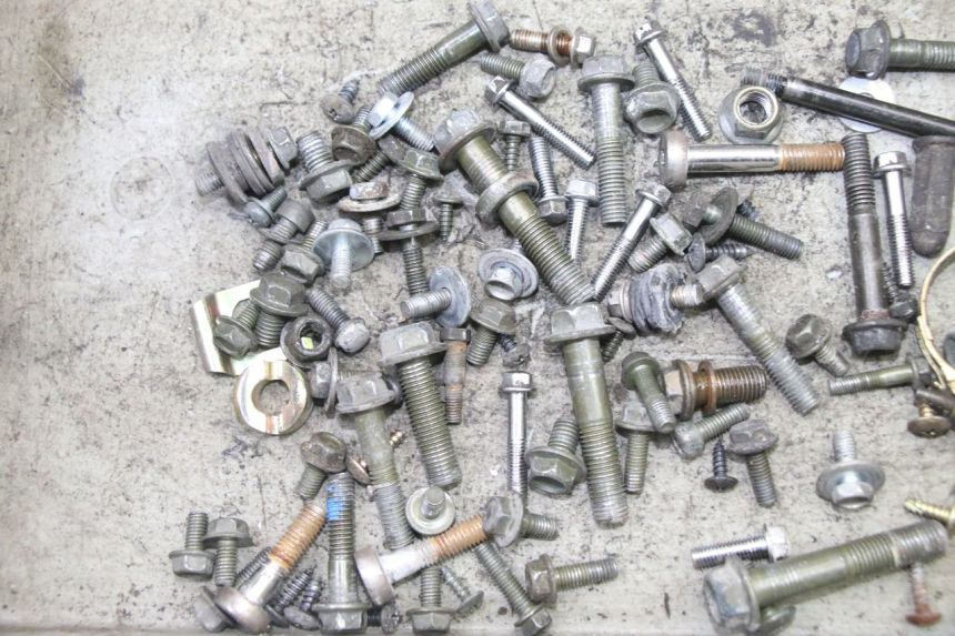 photo de ZAK SCHROEVEN EN BEVESTIGINGSMATERIAAL PEUGEOT TWEET 4T 50 (2014 - 2019) - Detail van het onderdeel