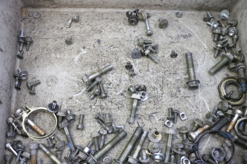 photo de ZAK SCHROEVEN EN BEVESTIGINGSMATERIAAL PEUGEOT TWEET 4T 50 (2018 - 2022) - Detail van het onderdeel