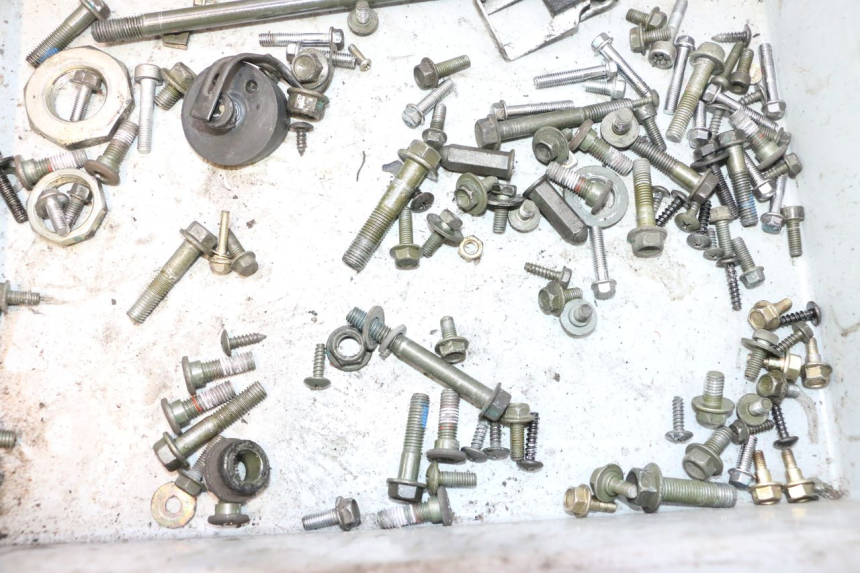 photo de ZAK SCHROEVEN EN BEVESTIGINGSMATERIAAL PEUGEOT TWEET 4T 50 (2018 - 2022) - Detail van het onderdeel