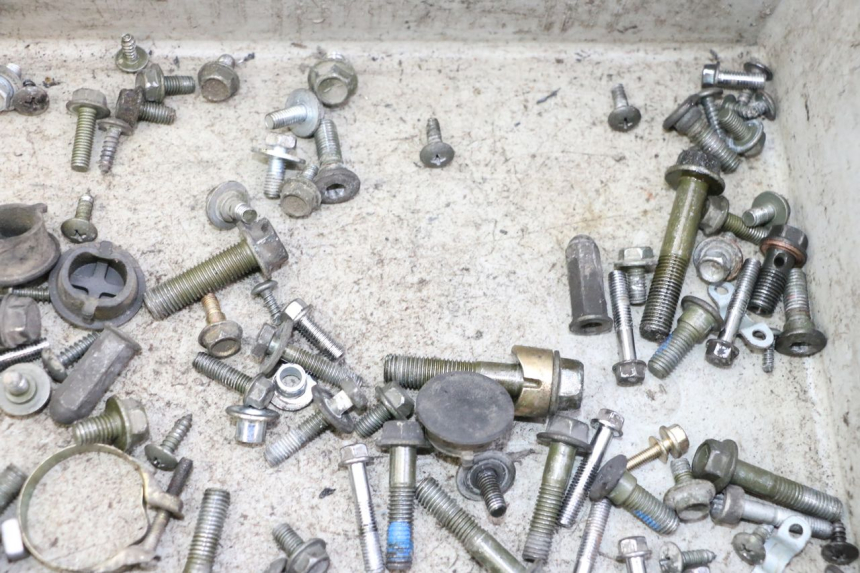 photo de ZAK SCHROEVEN EN BEVESTIGINGSMATERIAAL PEUGEOT TWEET PRO CARGO 50 (2018 - 2022) - Technische close-up