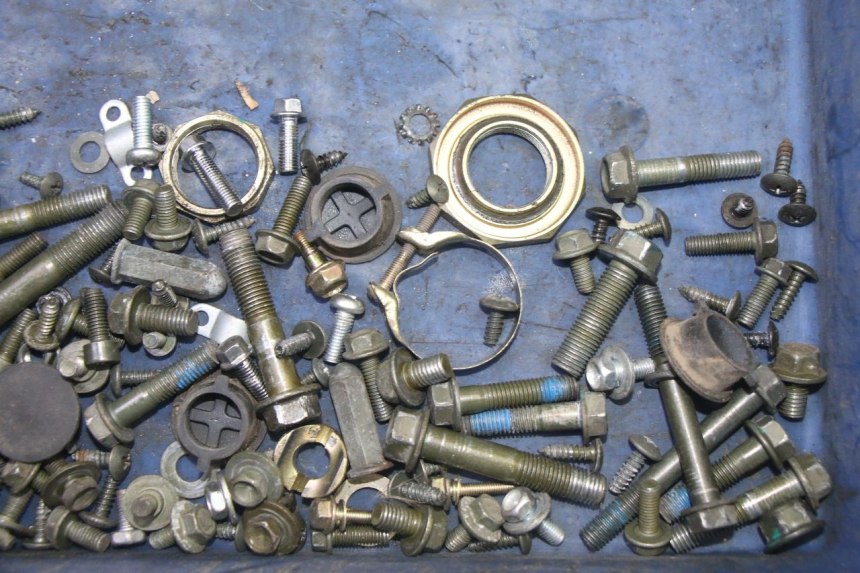 photo de ZAK SCHROEVEN EN BEVESTIGINGSMATERIAAL PEUGEOT TWEET PRO EFI 4T 50 (2021 - 2022) - Zoom op gebruiksstaat