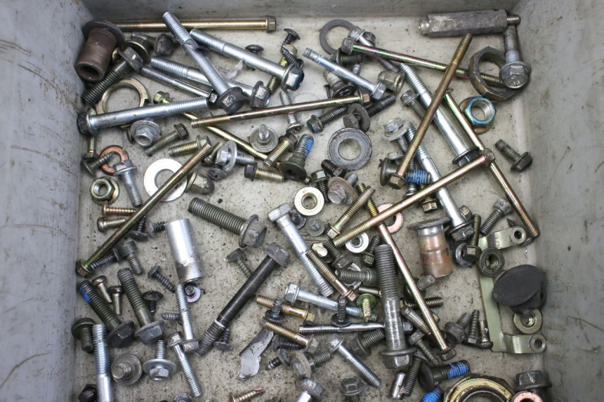 photo de ZAK SCHROEVEN EN BEVESTIGINGSMATERIAAL PEUGEOT TWEET 125 (2010 - 2017) - Detail van het onderdeel