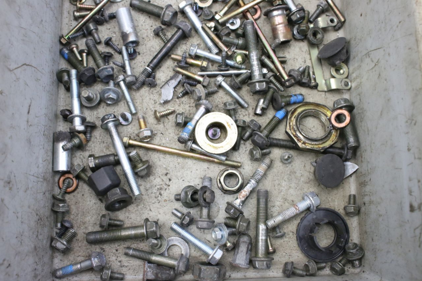 photo de ZAK SCHROEVEN EN BEVESTIGINGSMATERIAAL PEUGEOT TWEET 125 (2010 - 2017) - Zoom op gebruiksstaat