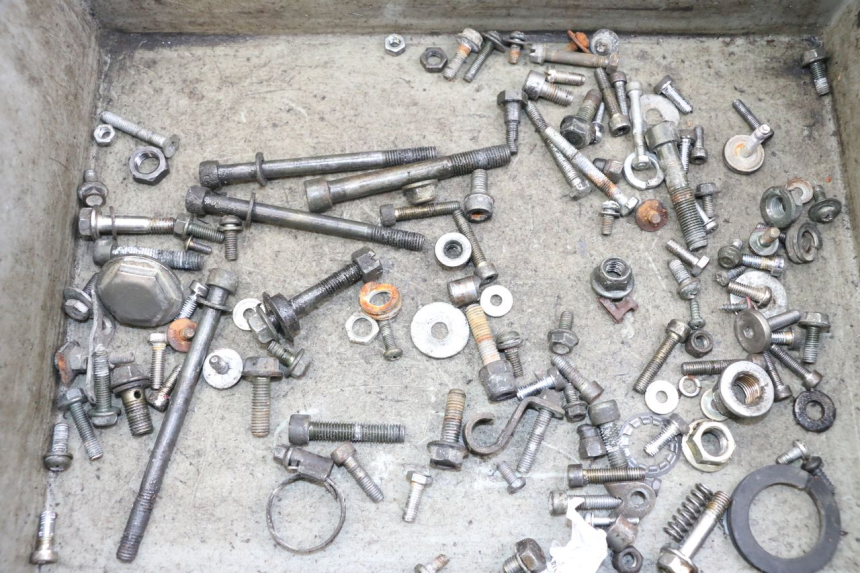 photo de ZAK SCHROEVEN EN BEVESTIGINGSMATERIAAL KEEWAY TX 50 (2008 - 2015) - Detail van het onderdeel