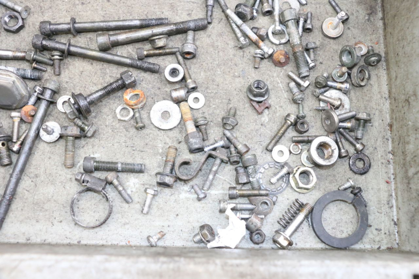 photo de ZAK SCHROEVEN EN BEVESTIGINGSMATERIAAL KEEWAY TX 50 (2008 - 2015) - Zoom op gebruiksstaat