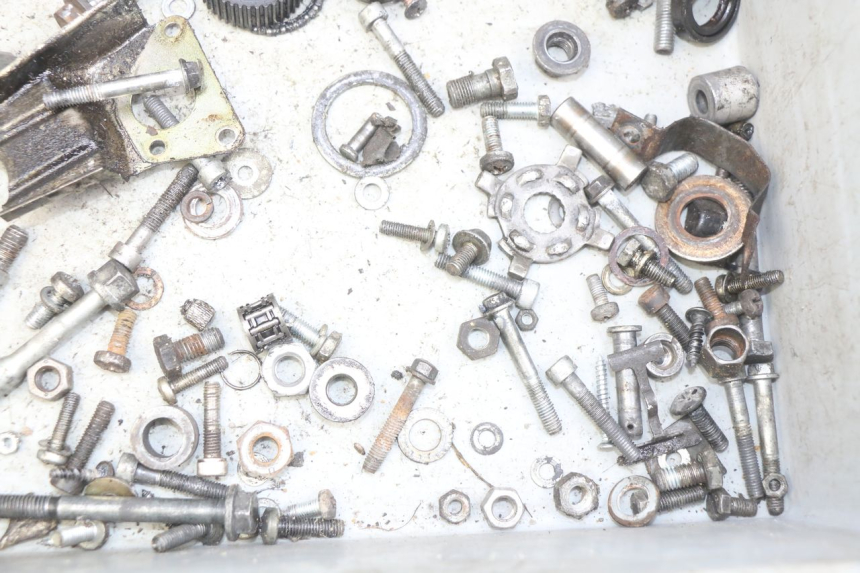 photo de ZAK SCHROEVEN EN BEVESTIGINGSMATERIAAL PIAGGIO TYPHOON 50 (1993 - 1999) - Zoom op gebruiksstaat