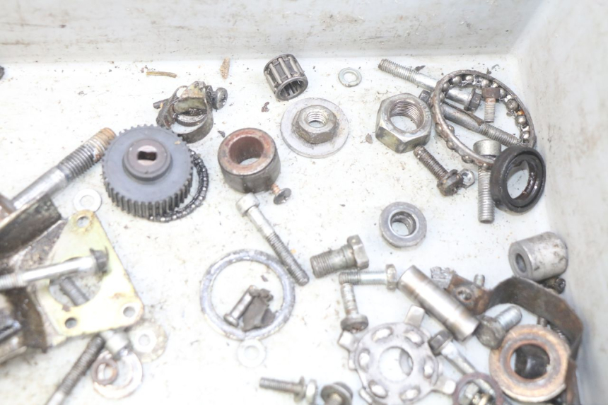 photo de ZAK SCHROEVEN EN BEVESTIGINGSMATERIAAL PIAGGIO TYPHOON 50 (1993 - 1999) - Andere kijkhoek