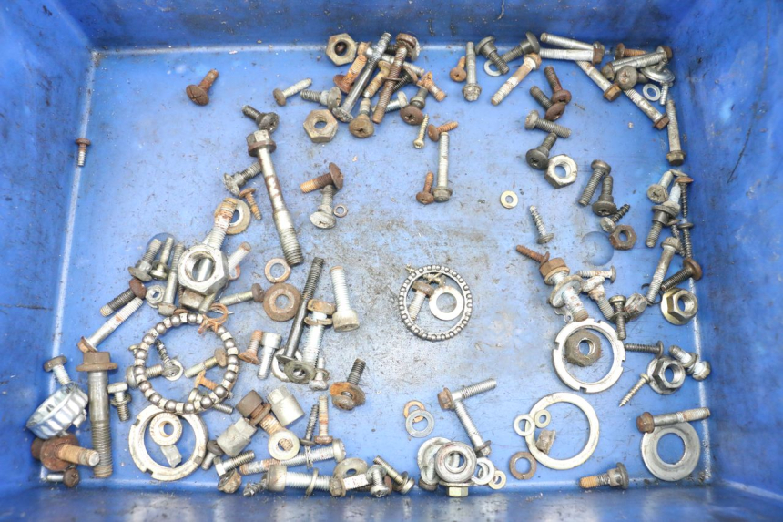 photo de ZAK SCHROEVEN EN BEVESTIGINGSMATERIAAL PIAGGIO TYPHOON 80 (1994 - 1997) - Hoofdaanzicht