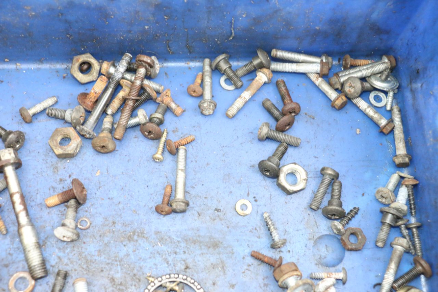 photo de ZAK SCHROEVEN EN BEVESTIGINGSMATERIAAL PIAGGIO TYPHOON 80 (1994 - 1997) - Detail van het onderdeel