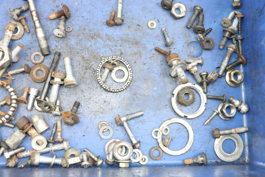 photo de ZAK SCHROEVEN EN BEVESTIGINGSMATERIAAL PIAGGIO TYPHOON 80 (1994 - 1997) - Andere kijkhoek