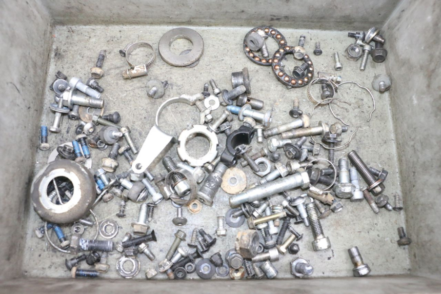 photo de ZAK SCHROEVEN EN BEVESTIGINGSMATERIAAL YAMAHA TZR 50 (2008 - 2016) - Hoofdaanzicht