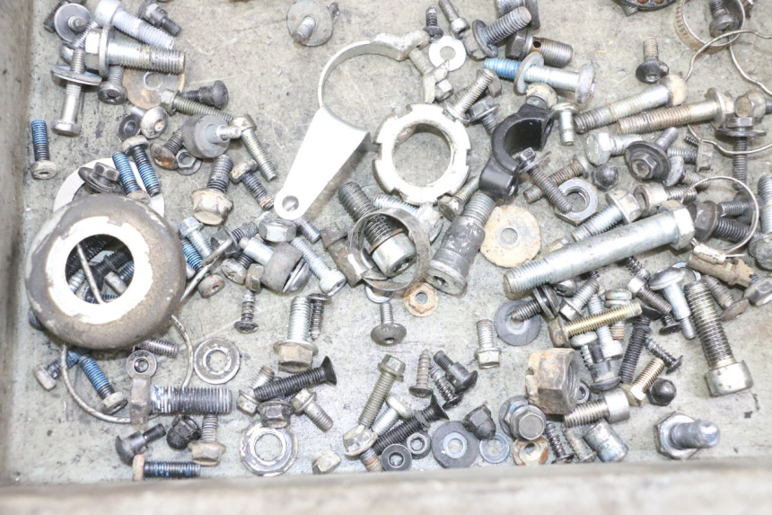 photo de ZAK SCHROEVEN EN BEVESTIGINGSMATERIAAL YAMAHA TZR 50 (2008 - 2016) - Andere kijkhoek