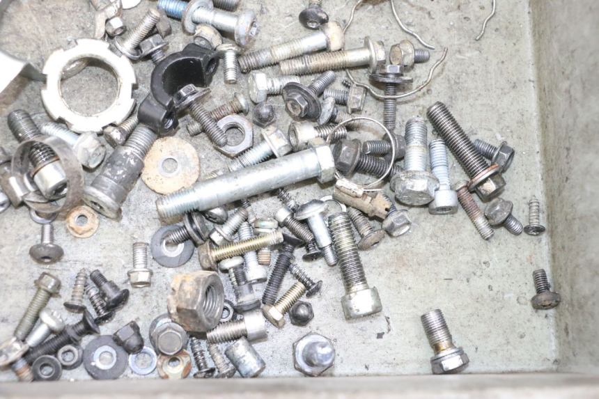 photo de ZAK SCHROEVEN EN BEVESTIGINGSMATERIAAL YAMAHA TZR 50 (2008 - 2016) - Technische close-up