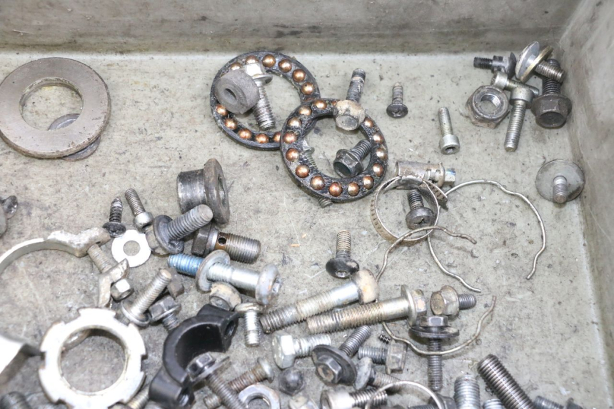 photo de ZAK SCHROEVEN EN BEVESTIGINGSMATERIAAL YAMAHA TZR 50 (2008 - 2016) - Overzicht