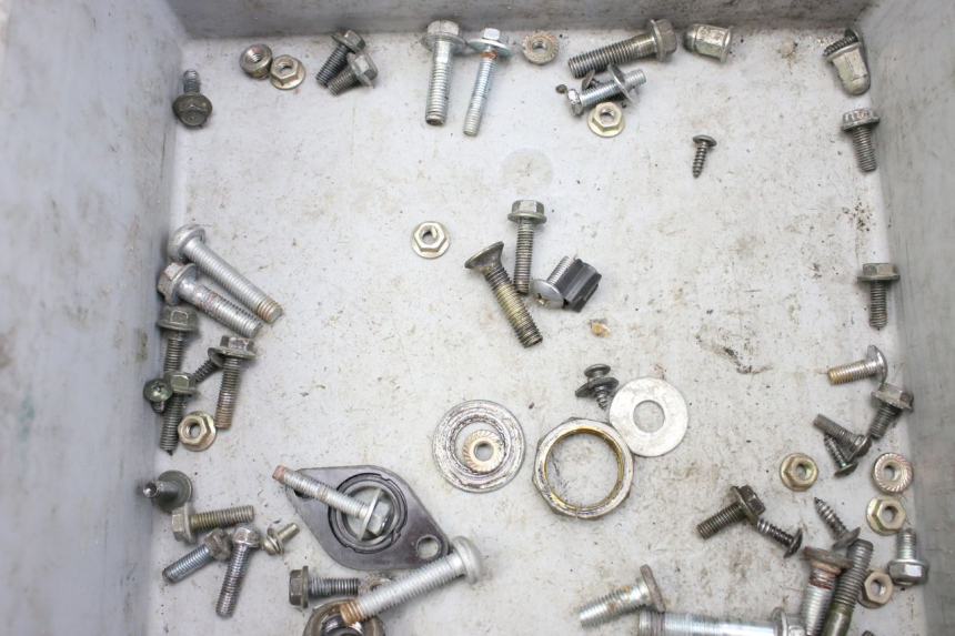 photo de ZAK SCHROEVEN EN BEVESTIGINGSMATERIAAL PEUGEOT V-CLIC VCLIC 50 (2007 - 2013) - Zoom op gebruiksstaat