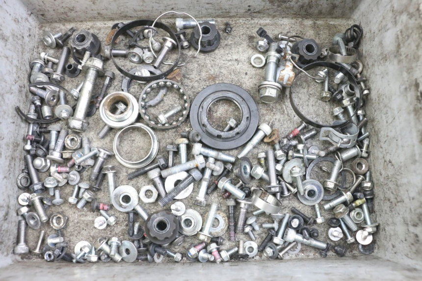 photo de ZAK SCHROEVEN EN BEVESTIGINGSMATERIAAL KAWASAKI VERSYS ABS 650 (2015 - 2018) - Hoofdaanzicht