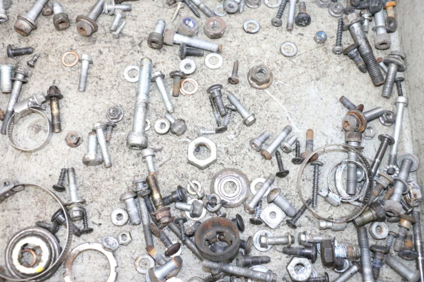 photo de ZAK SCHROEVEN EN BEVESTIGINGSMATERIAAL PIAGGIO VESPA GTS SUPER IE 125 (2009 - 2016) - Detail van het onderdeel