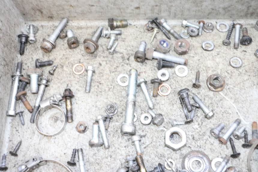 photo de ZAK SCHROEVEN EN BEVESTIGINGSMATERIAAL PIAGGIO VESPA GTS SUPER IE 125 (2009 - 2016) - Zoom op gebruiksstaat