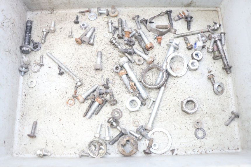 photo de ZAK SCHROEVEN EN BEVESTIGINGSMATERIAAL PIAGGIO VESPA LX 2T 50 (2005 - 2013) - Hoofdaanzicht