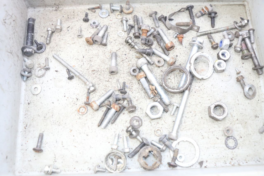 photo de ZAK SCHROEVEN EN BEVESTIGINGSMATERIAAL PIAGGIO VESPA LX 2T 50 (2005 - 2013) - Detail van het onderdeel