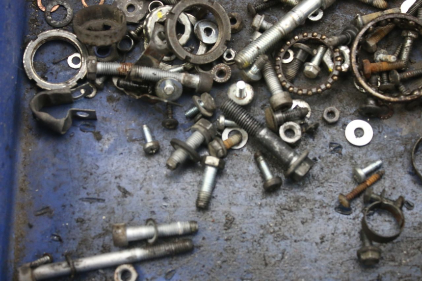 photo de ZAK SCHROEVEN EN BEVESTIGINGSMATERIAAL PIAGGIO VESPA LX 2T 50 (2005 - 2013) - Hoofdaanzicht