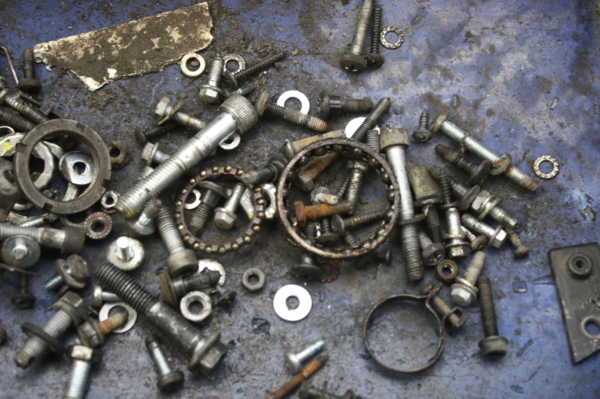 photo de ZAK SCHROEVEN EN BEVESTIGINGSMATERIAAL PIAGGIO VESPA LX 2T 50 (2005 - 2013) - Detail van het onderdeel