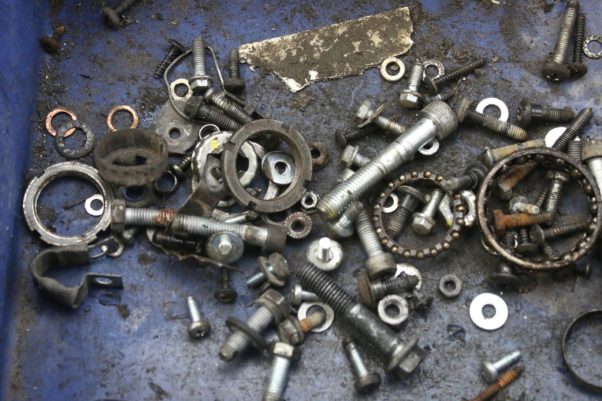 photo de ZAK SCHROEVEN EN BEVESTIGINGSMATERIAAL PIAGGIO VESPA LX 2T 50 (2005 - 2013) - Zoom op gebruiksstaat