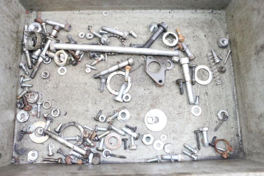 photo de ZAK SCHROEVEN EN BEVESTIGINGSMATERIAAL PIAGGIO VESPA LX 2T 50 (2005 - 2013) - Hoofdaanzicht