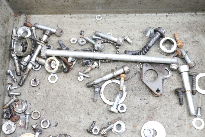 photo de ZAK SCHROEVEN EN BEVESTIGINGSMATERIAAL PIAGGIO VESPA LX 2T 50 (2005 - 2013) - Andere kijkhoek