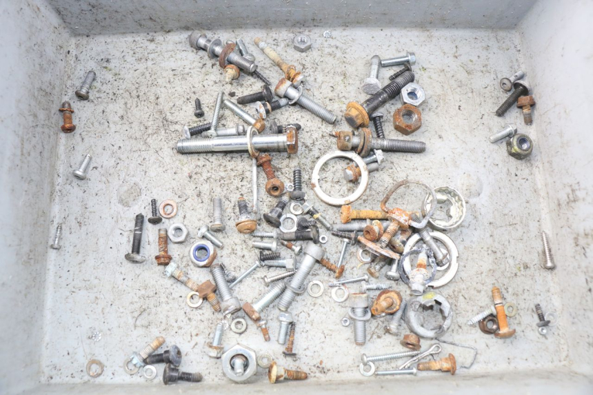 photo de ZAK SCHROEVEN EN BEVESTIGINGSMATERIAAL PIAGGIO VESPA LX IE 125 (2010 - 2012) - Hoofdaanzicht