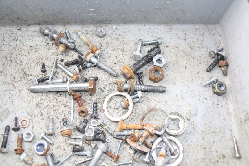 photo de ZAK SCHROEVEN EN BEVESTIGINGSMATERIAAL PIAGGIO VESPA LX IE 125 (2010 - 2012) - Detail van het onderdeel