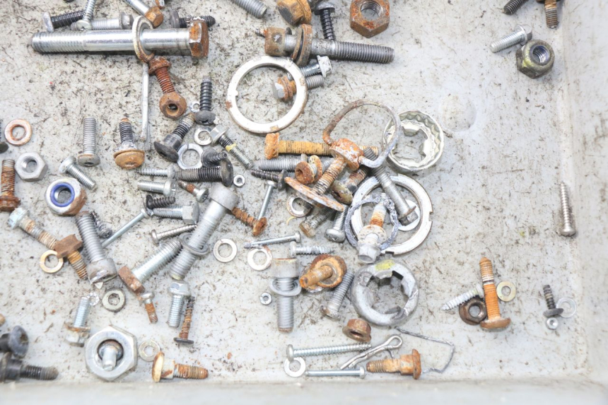 photo de ZAK SCHROEVEN EN BEVESTIGINGSMATERIAAL PIAGGIO VESPA LX IE 125 (2010 - 2012) - Zoom op gebruiksstaat