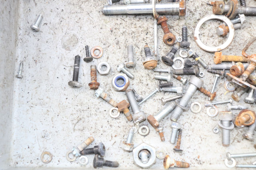 photo de ZAK SCHROEVEN EN BEVESTIGINGSMATERIAAL PIAGGIO VESPA LX IE 125 (2010 - 2012) - Andere kijkhoek