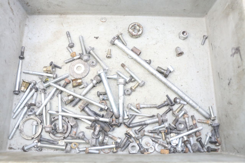 photo de ZAK SCHROEVEN EN BEVESTIGINGSMATERIAAL PIAGGIO VESPA LX 125 (2005 - 2010) - Hoofdaanzicht