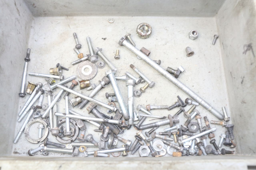 photo de ZAK SCHROEVEN EN BEVESTIGINGSMATERIAAL PIAGGIO VESPA LX 125 (2005 - 2010) - Detail van het onderdeel